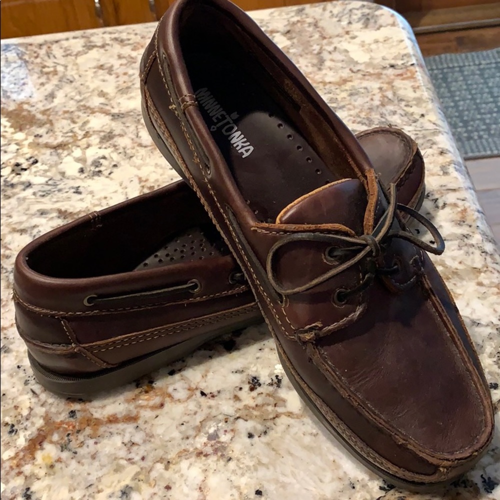 Men’s Minnetonka leather shoes size 11